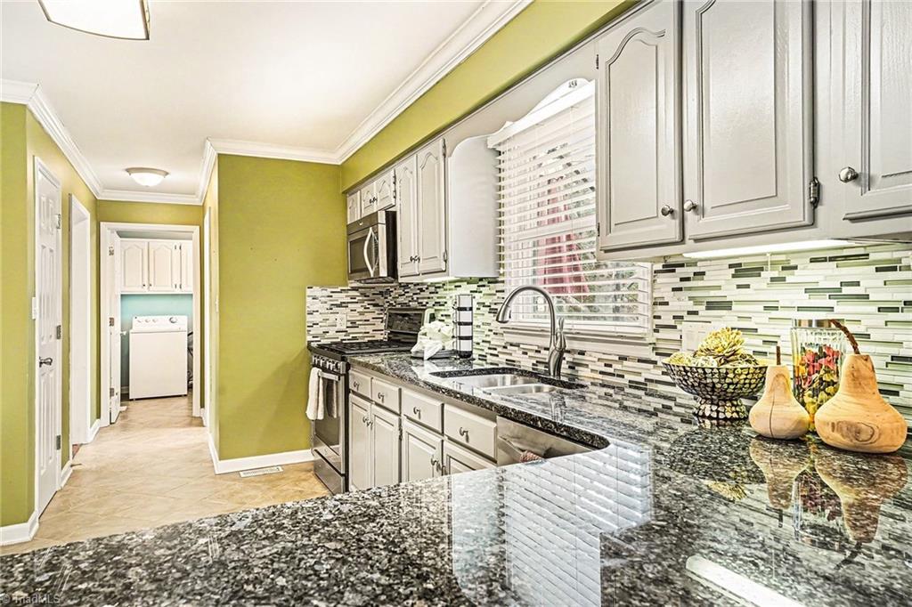 3908 Sandlewood Road