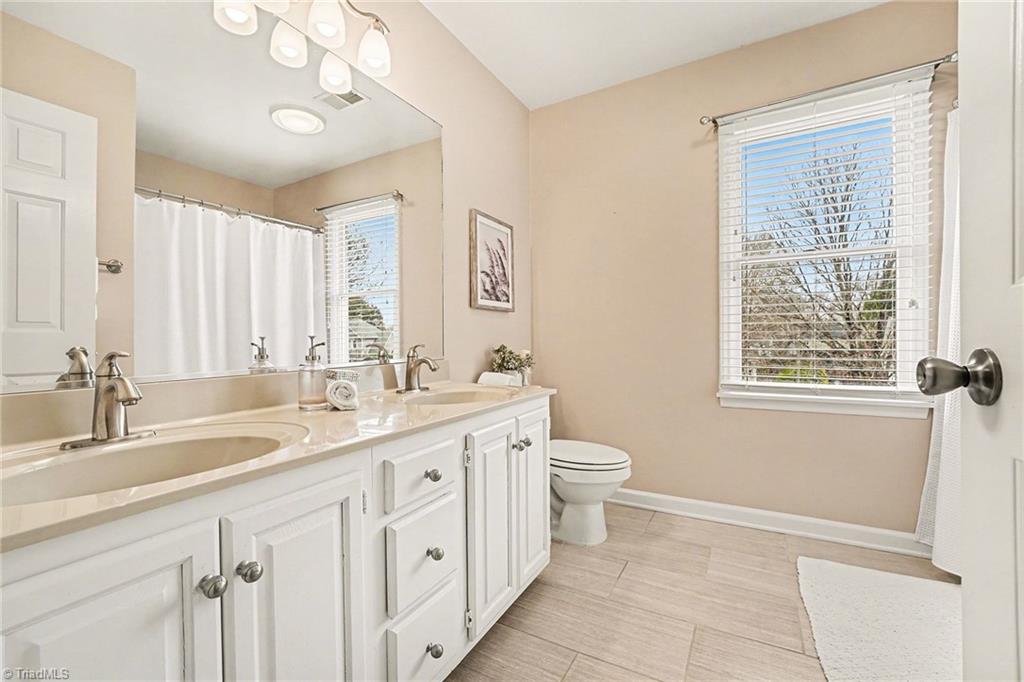 3908 Sandlewood Road