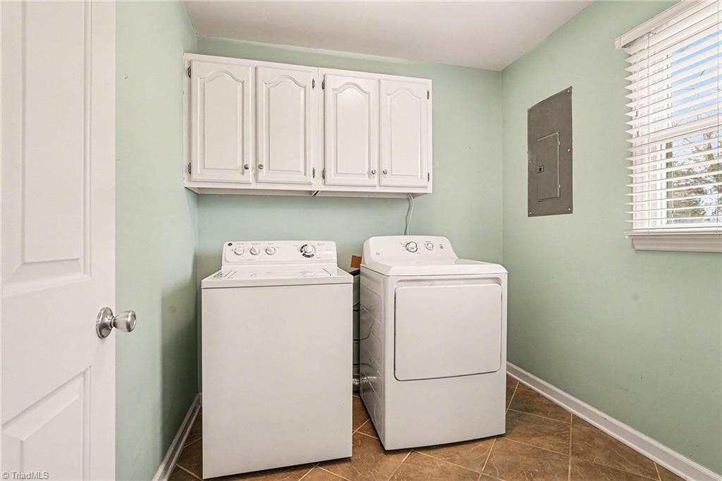 3908 Sandlewood Road