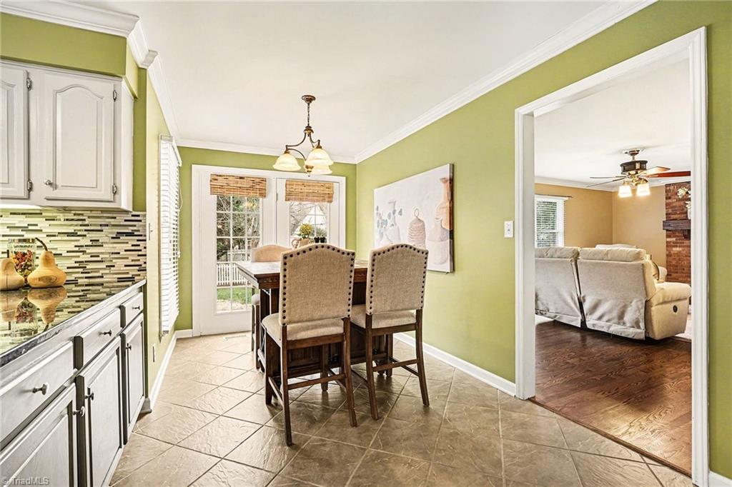 3908 Sandlewood Road