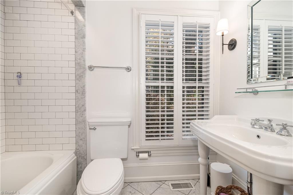 2307 Princess Ann Street