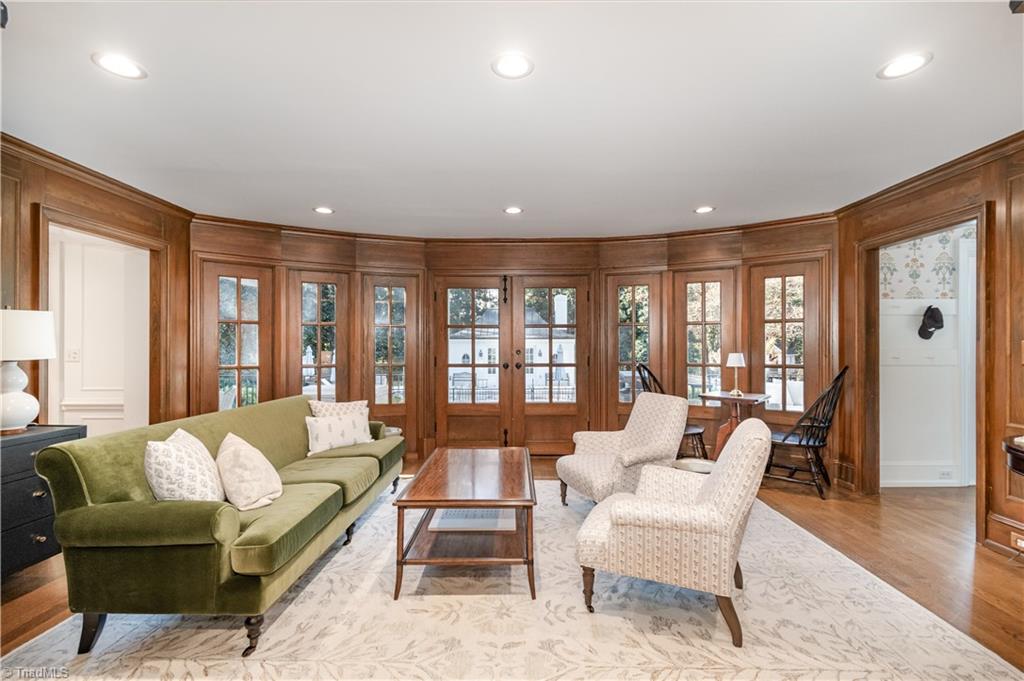 2307 Princess Ann Street