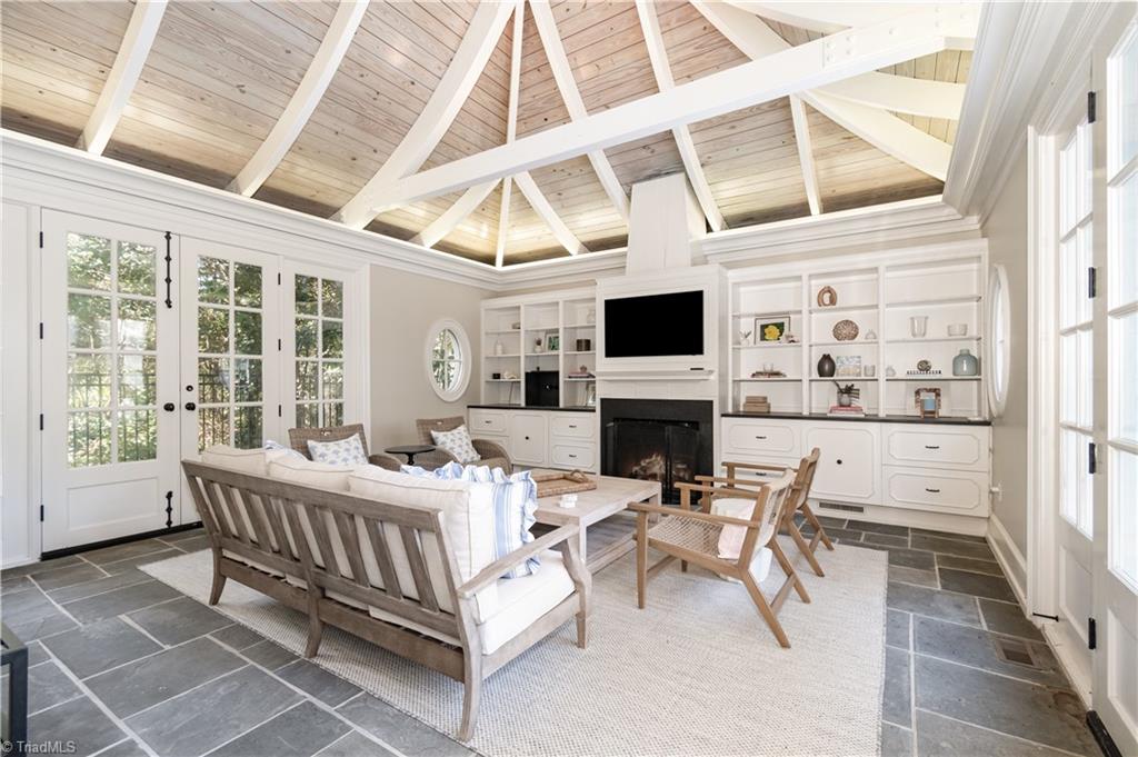 2307 Princess Ann Street