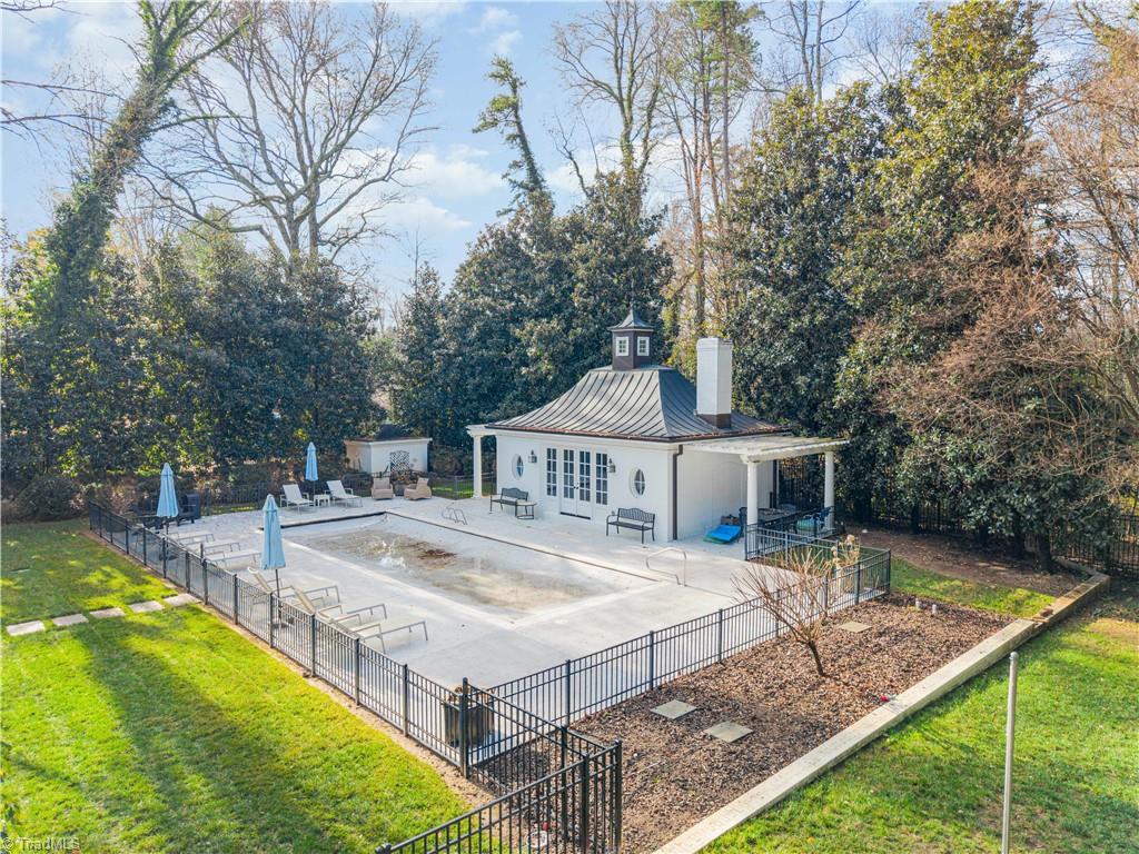 2307 Princess Ann Street