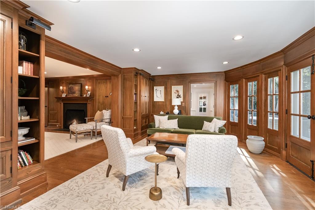 2307 Princess Ann Street