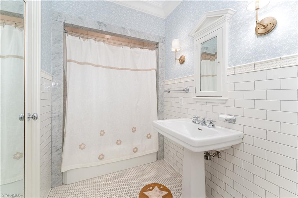 2307 Princess Ann Street