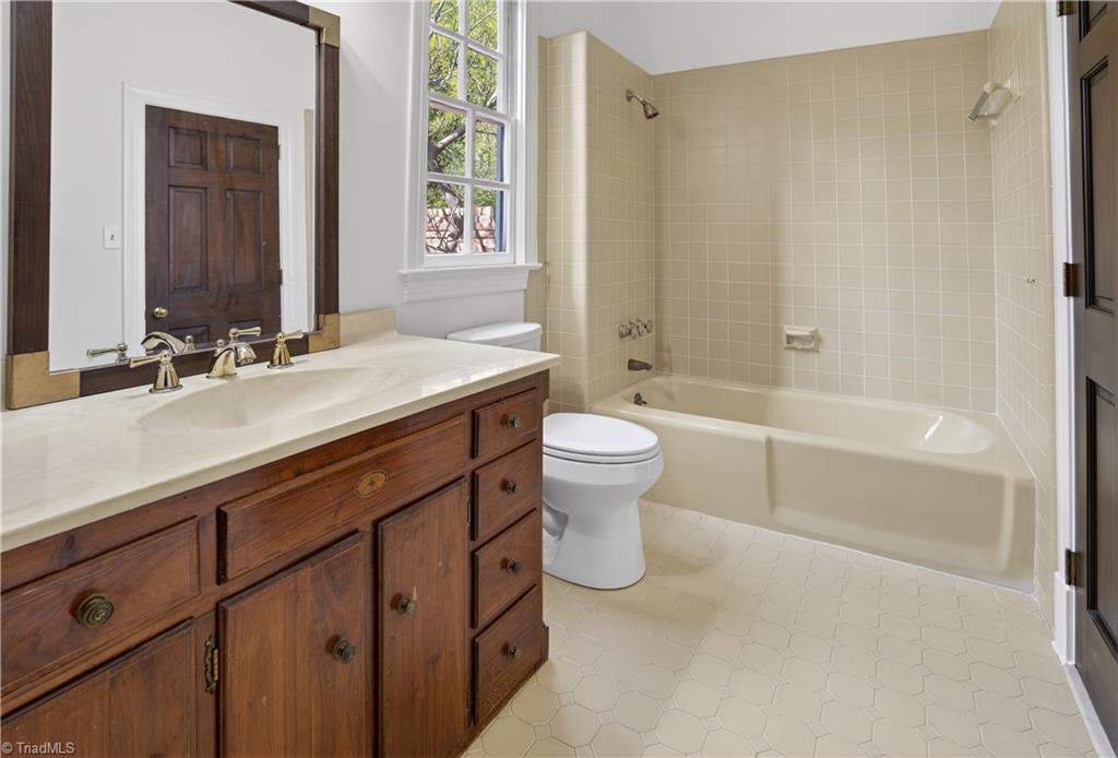 3316 Rockingham Road