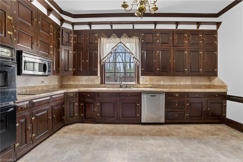 3316 Rockingham Road