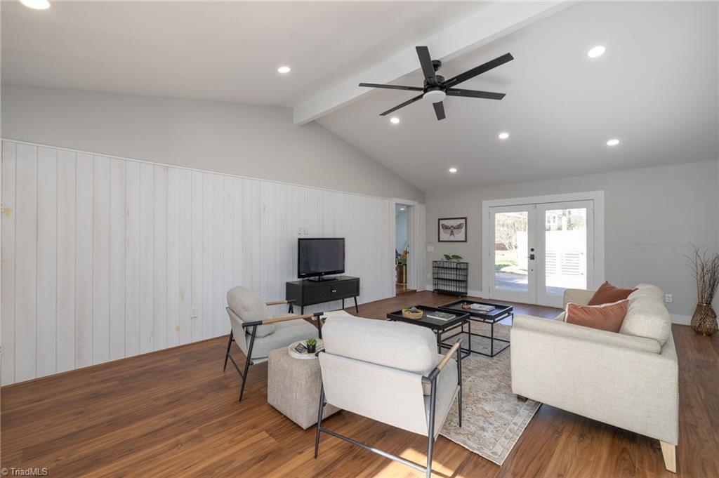 1120 Rustic Road