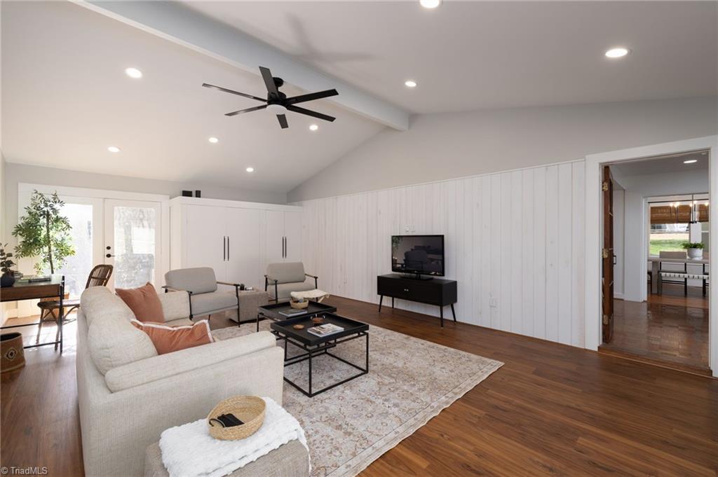 1120 Rustic Road