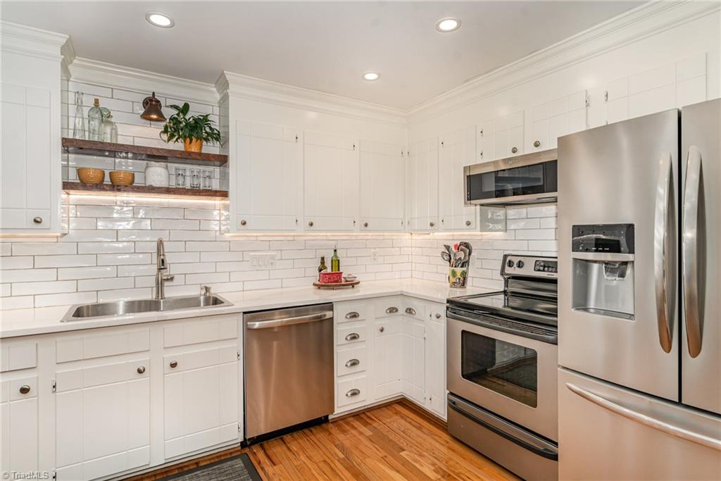 437 Valleymeade Drive