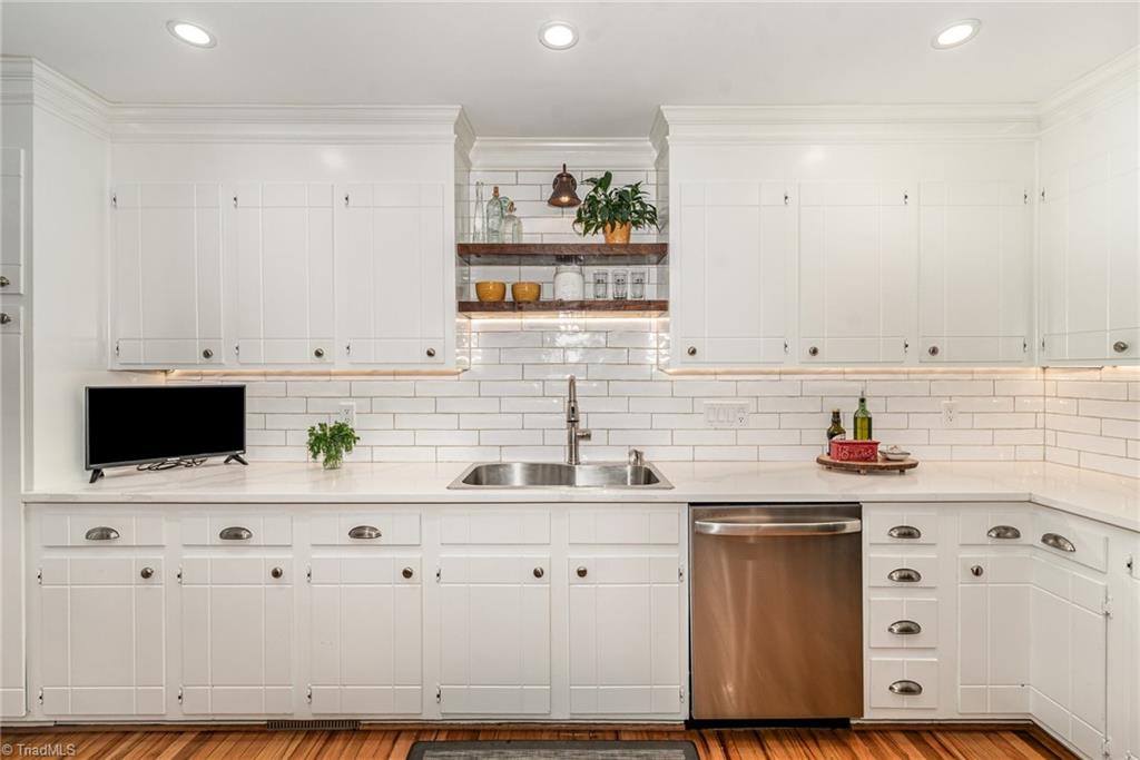 437 Valleymeade Drive