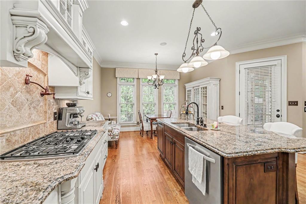 1070 Old Stone Lane