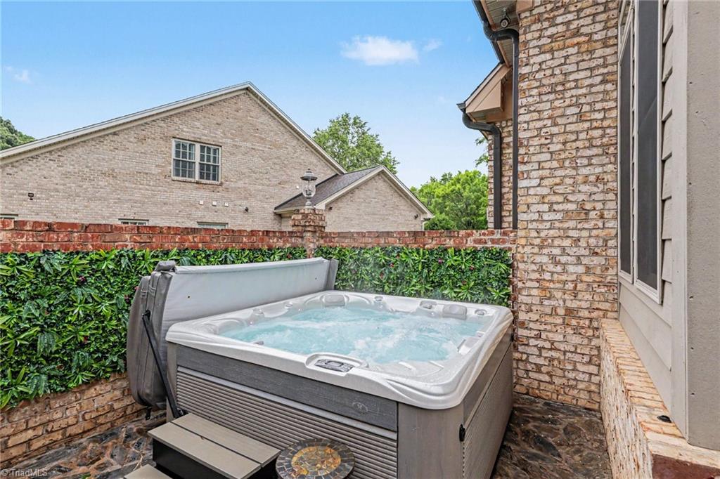 1070 Old Stone Lane