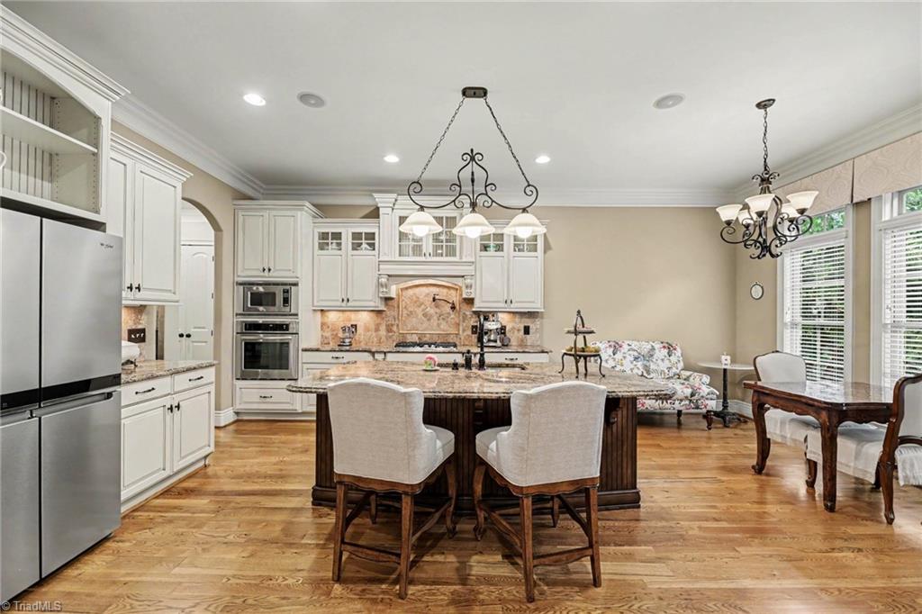 1070 Old Stone Lane