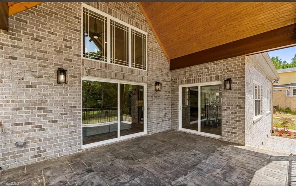 7805 Duggins Drive