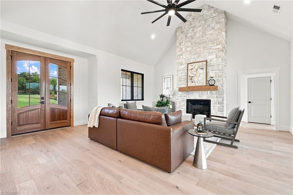 7417 KINGSLEY Place