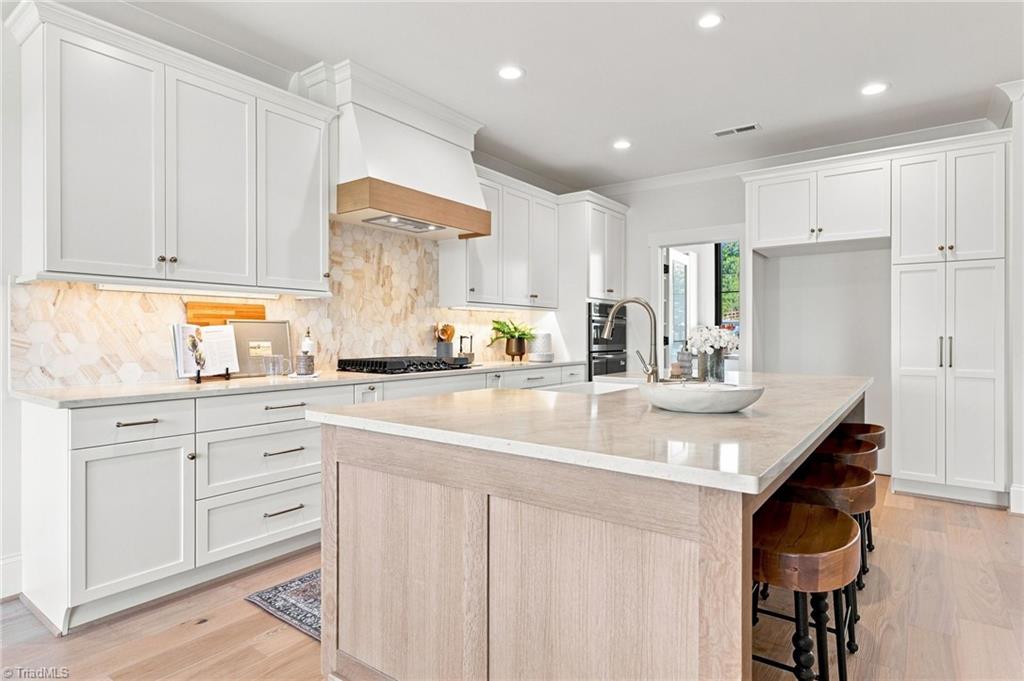 7417 KINGSLEY Place