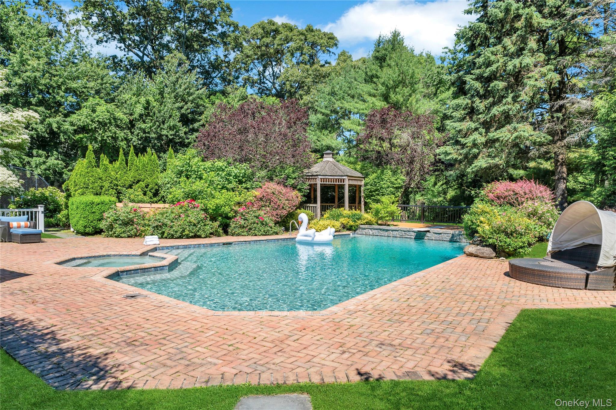 110 Linden Ln