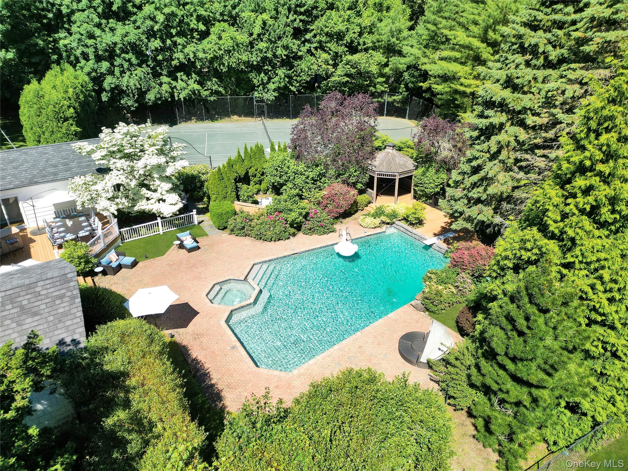 110 Linden Ln