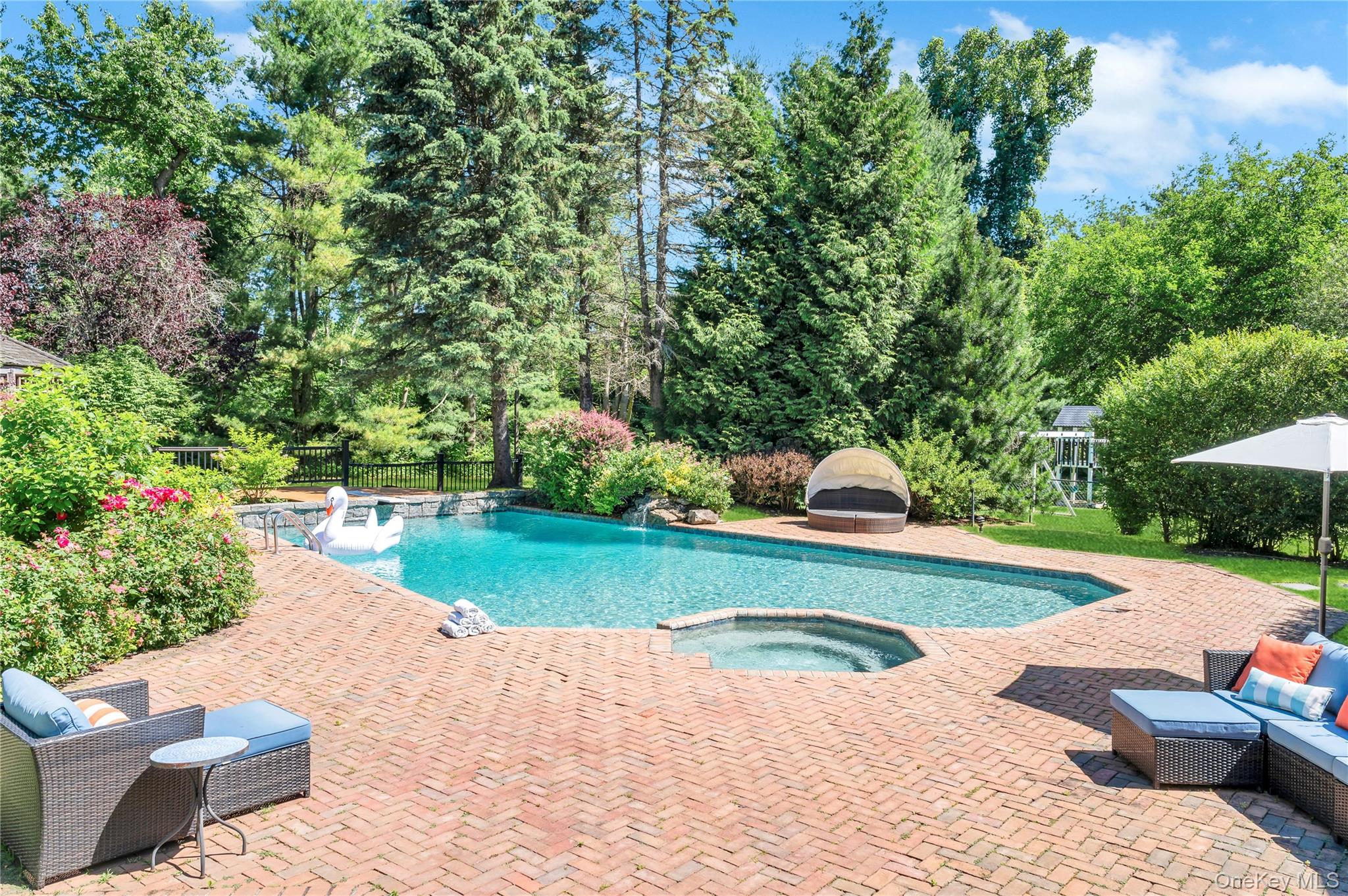 110 Linden Ln