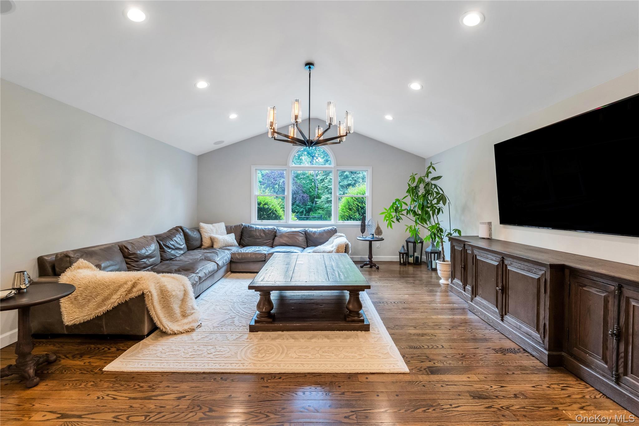 110 Linden Ln
