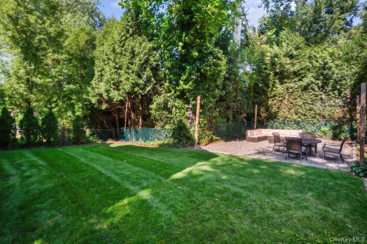10 E Brookside Drive