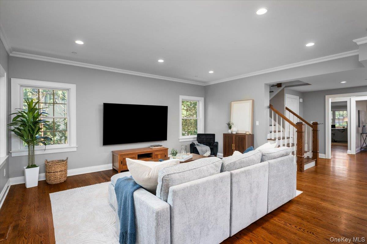 10 E Brookside Drive