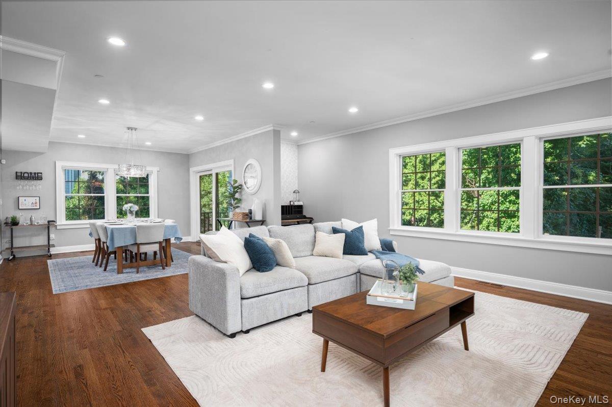 10 E Brookside Drive