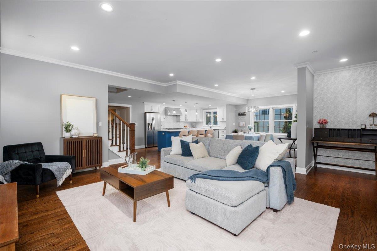 10 E Brookside Drive