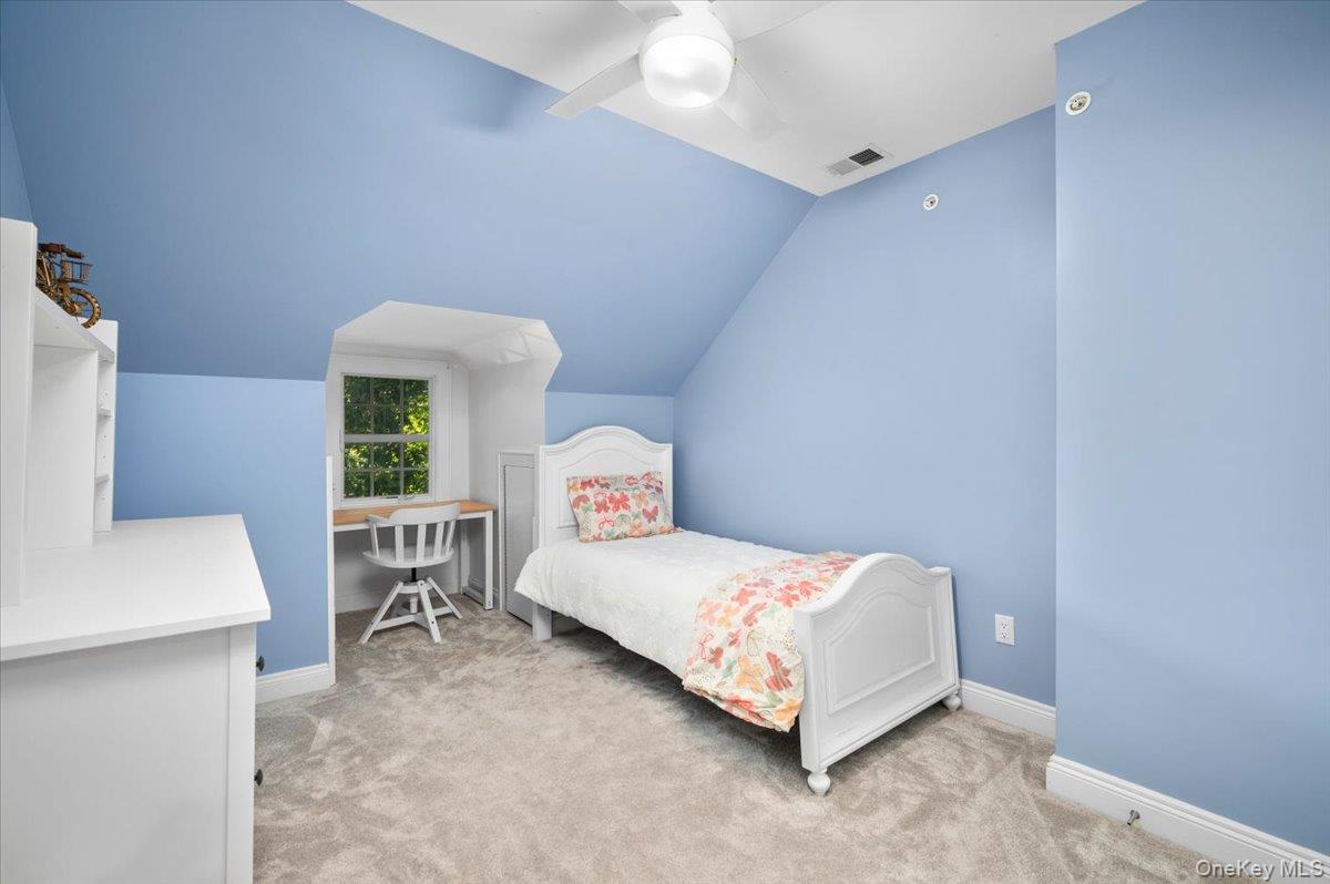 10 E Brookside Drive