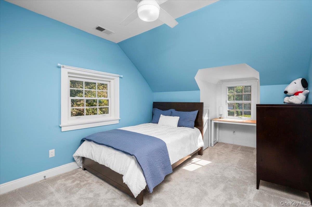 10 E Brookside Drive