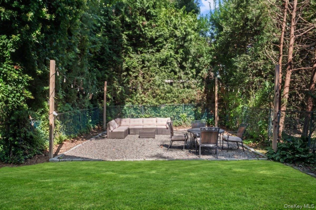 10 E Brookside Drive