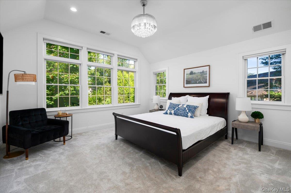 10 E Brookside Drive