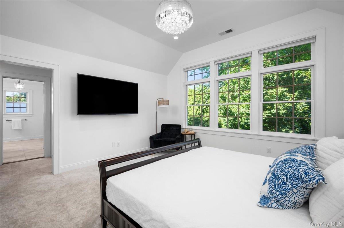 10 E Brookside Drive