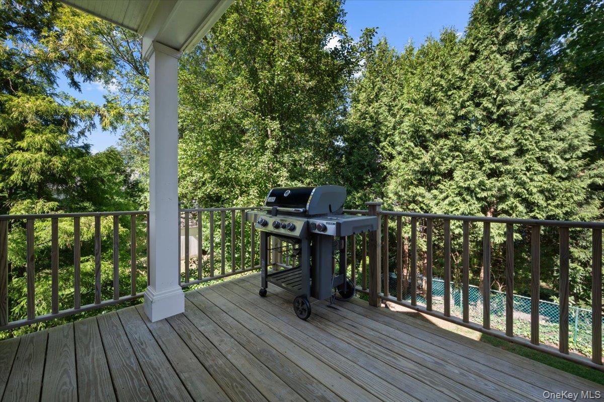 10 E Brookside Drive
