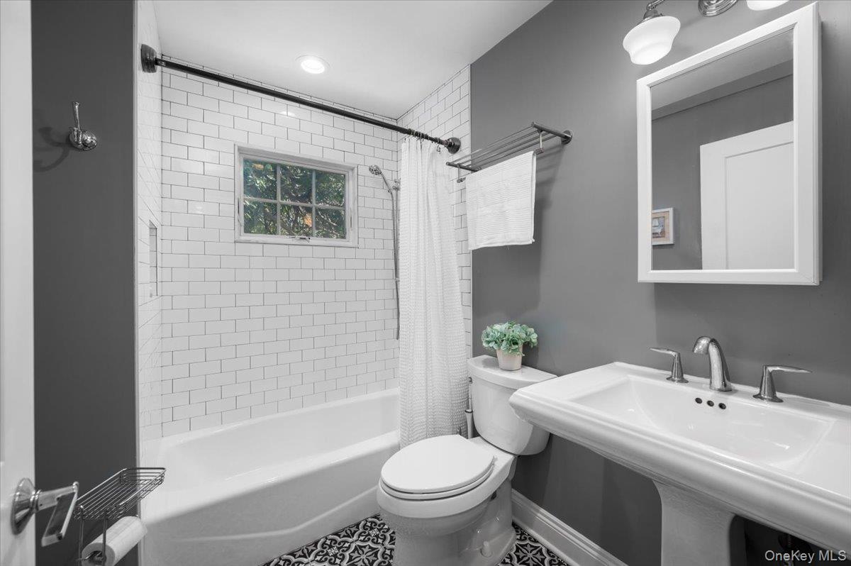 10 E Brookside Drive