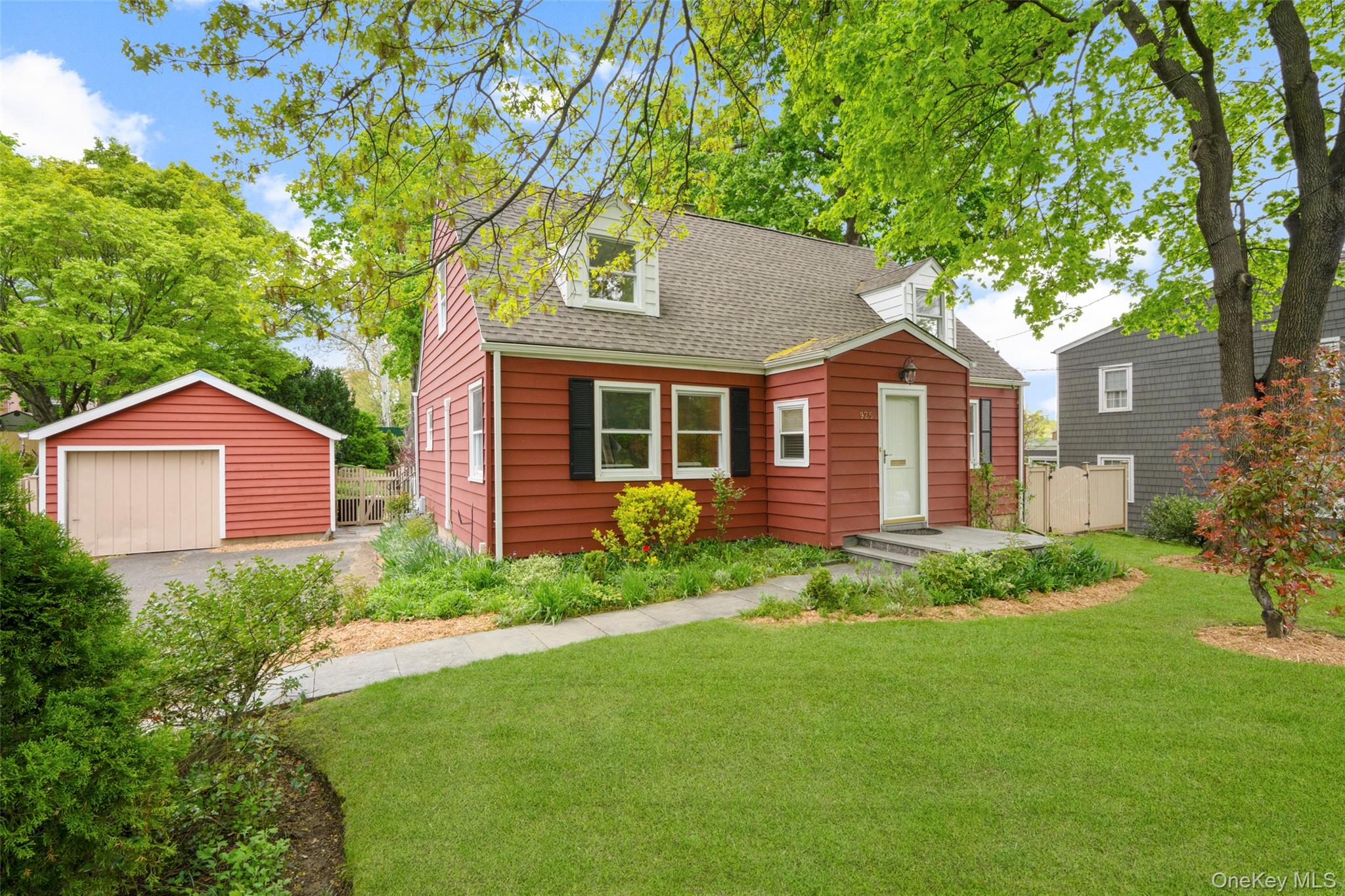 925 Old Post Road