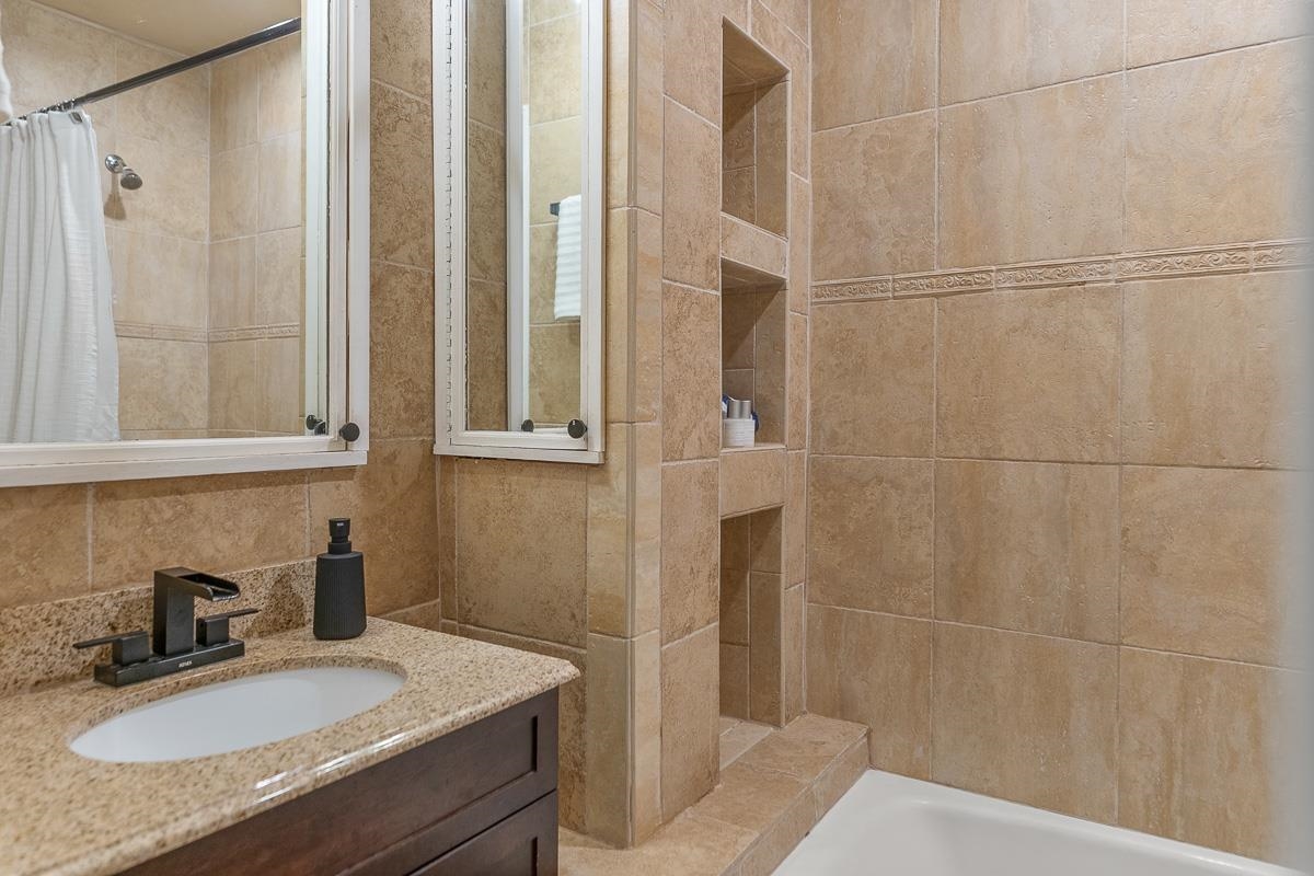 221 Oluea Cir