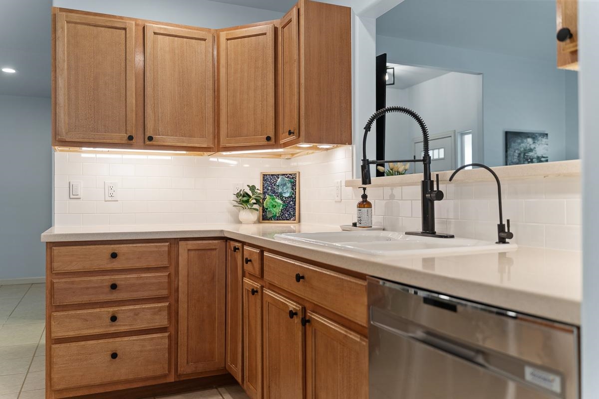 221 Oluea Cir