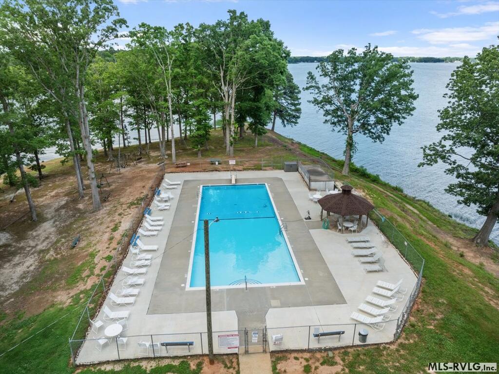 124 Pine Court