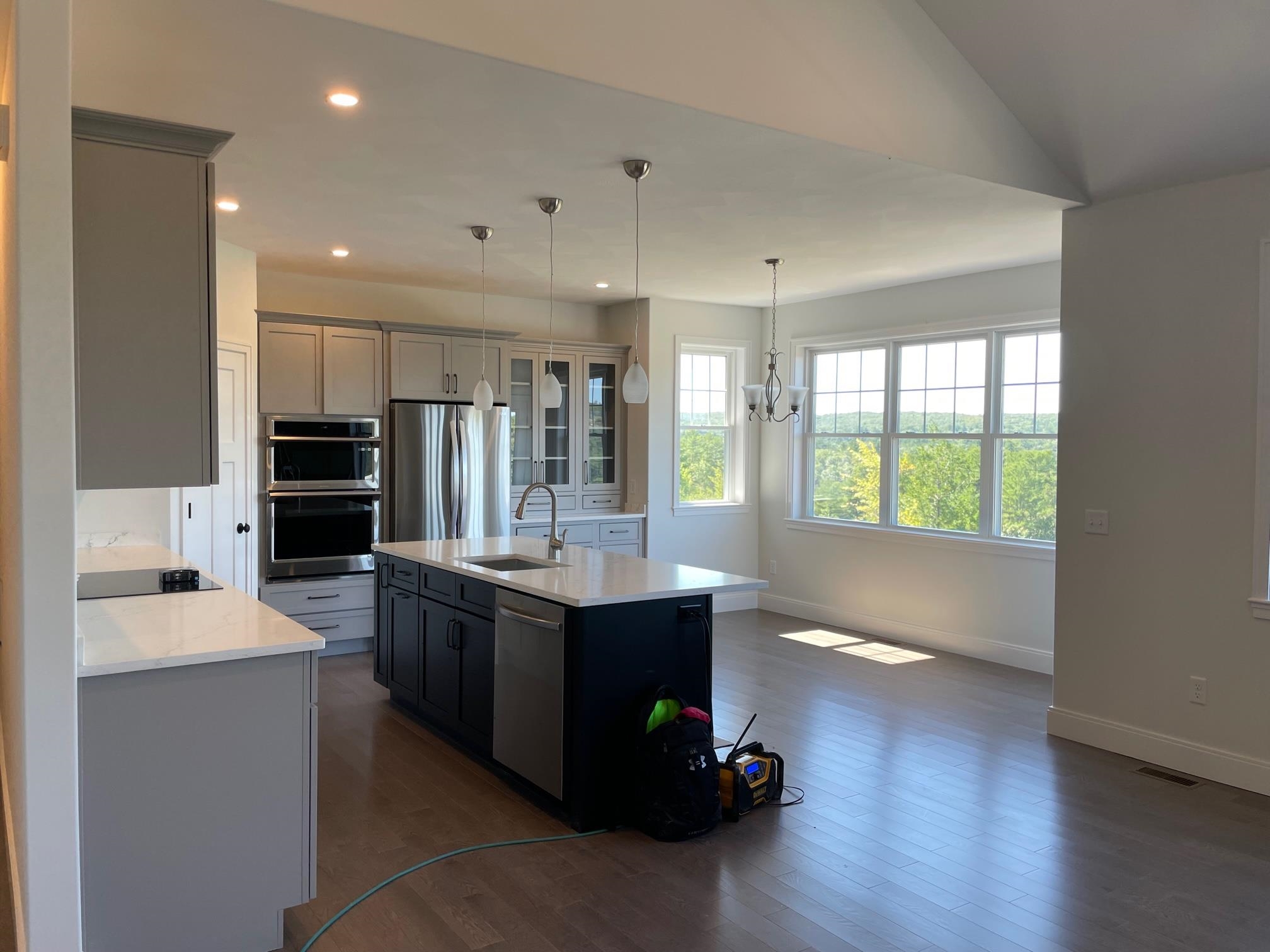 22 HUMMINGBIRD Drive