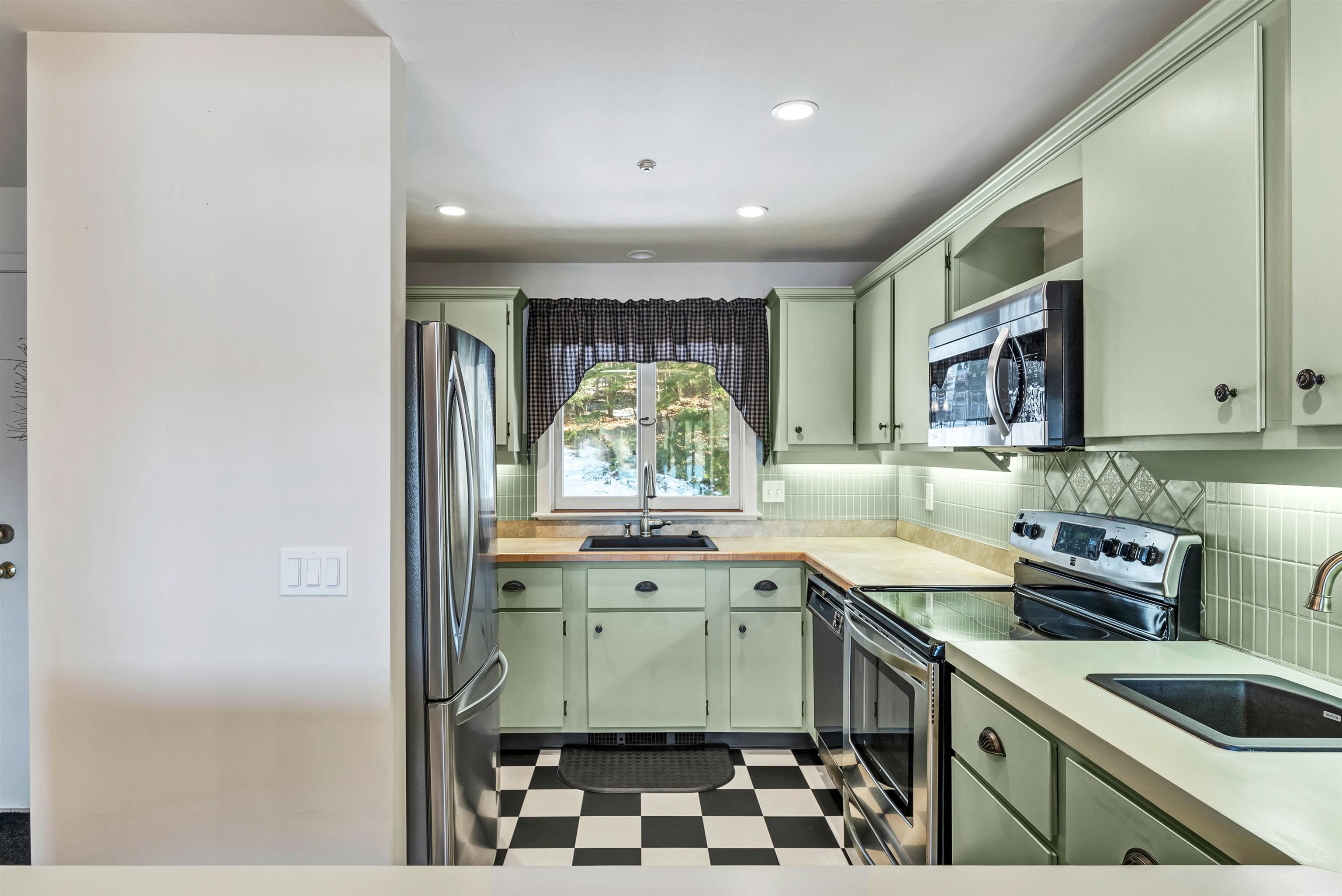 883 Weirs Boulevard Unit 4