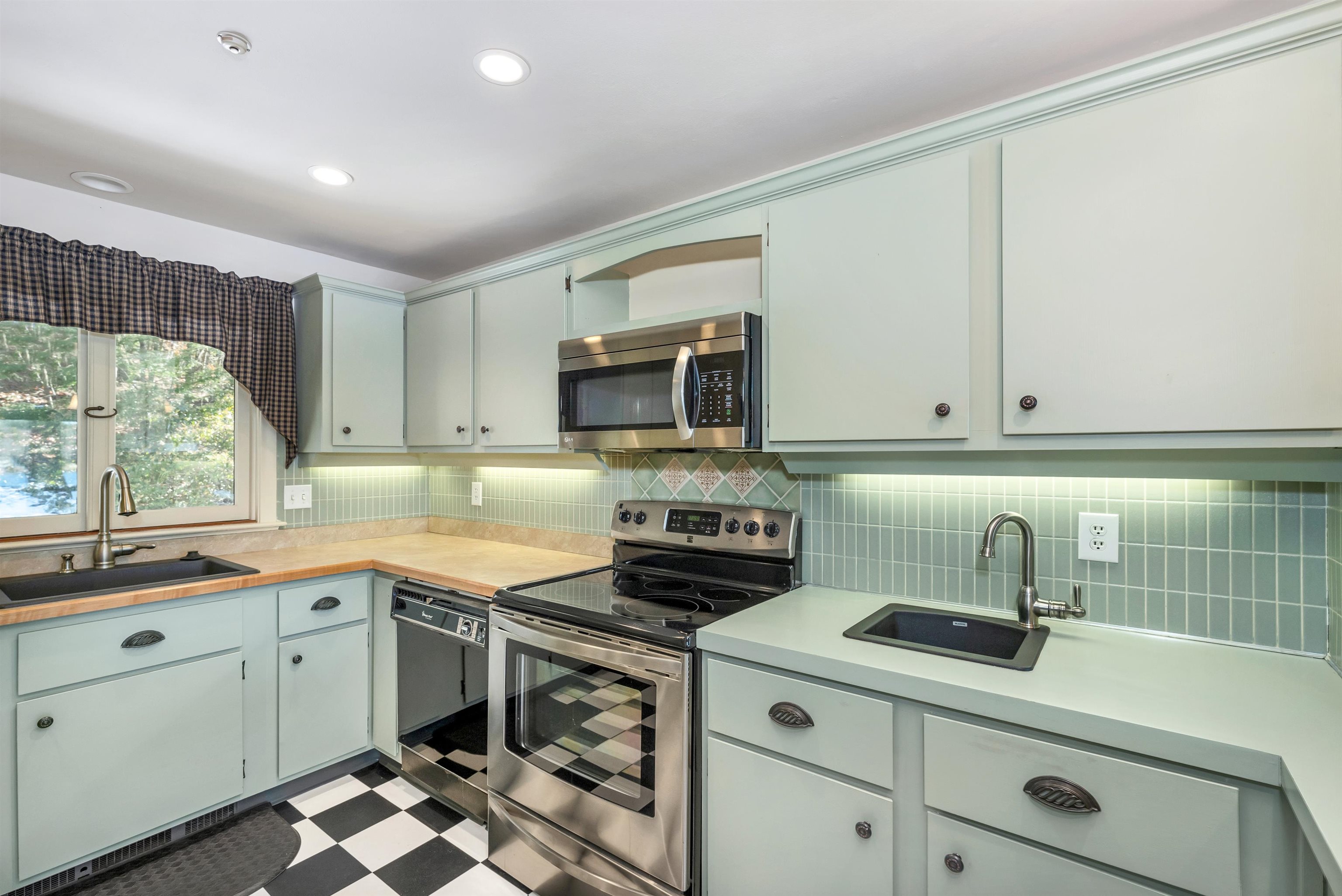883 Weirs Boulevard Unit 4