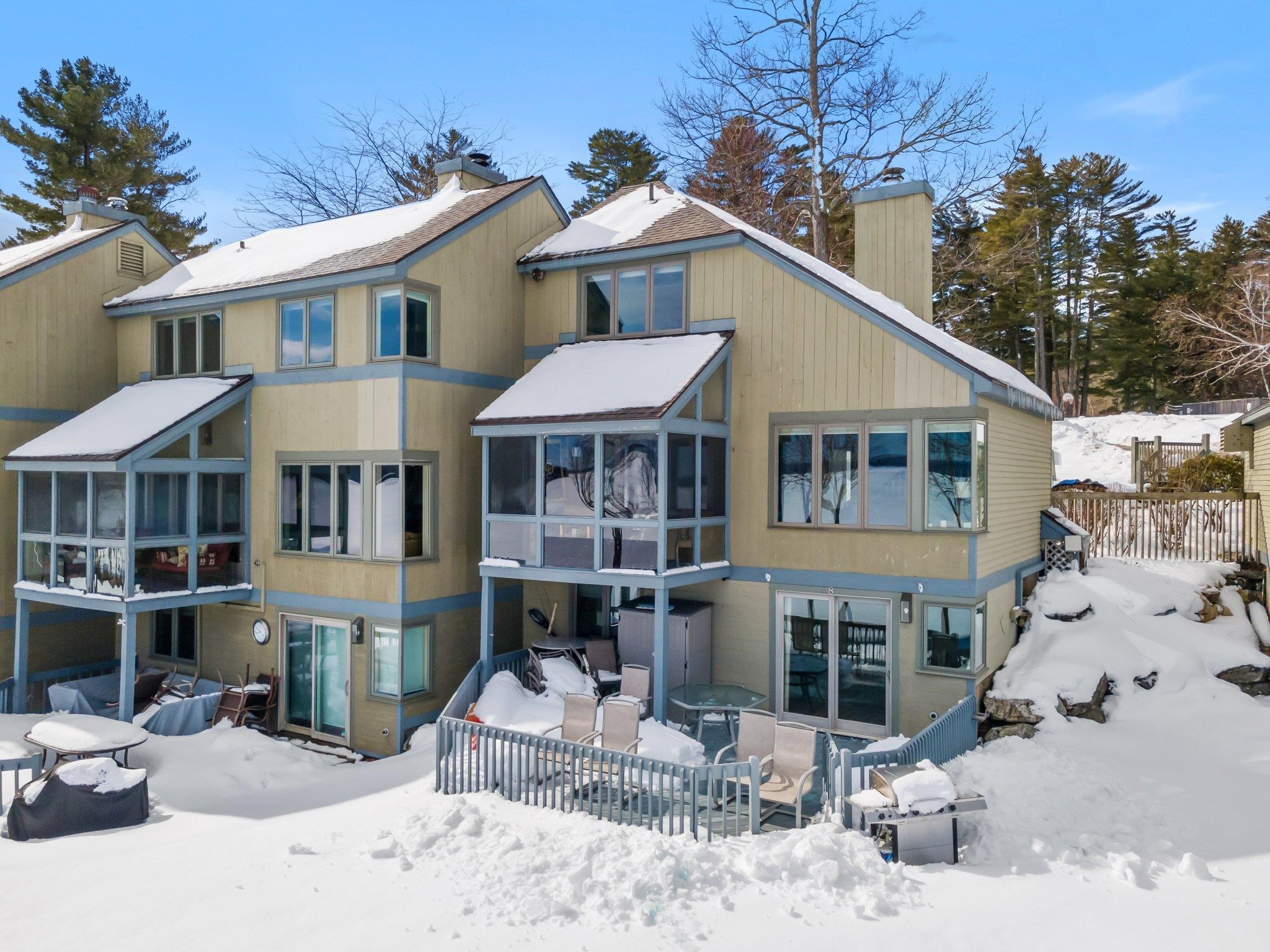 2696 Lake Shore Road Unit: 8