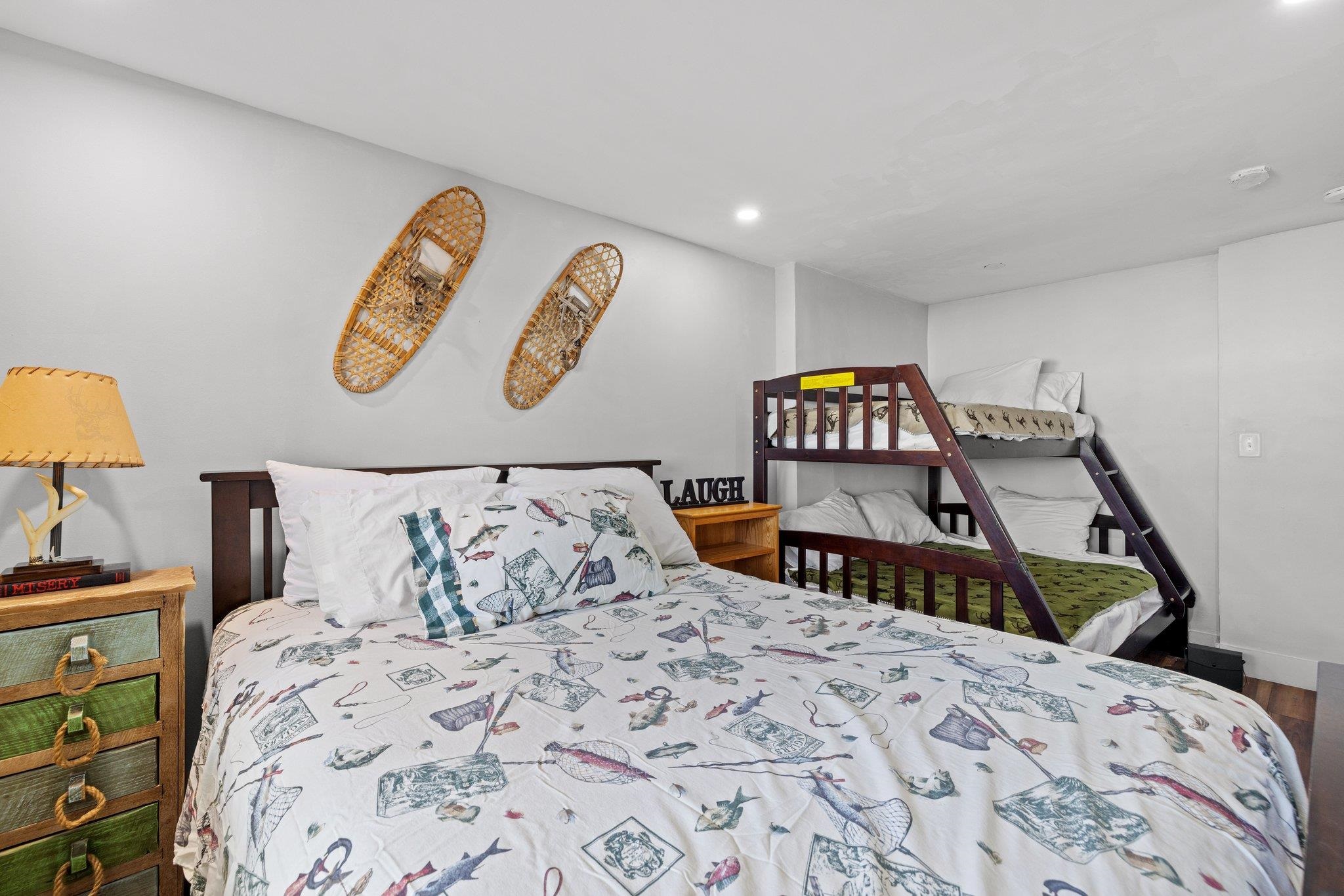 2696 Lake Shore Road Unit: 8