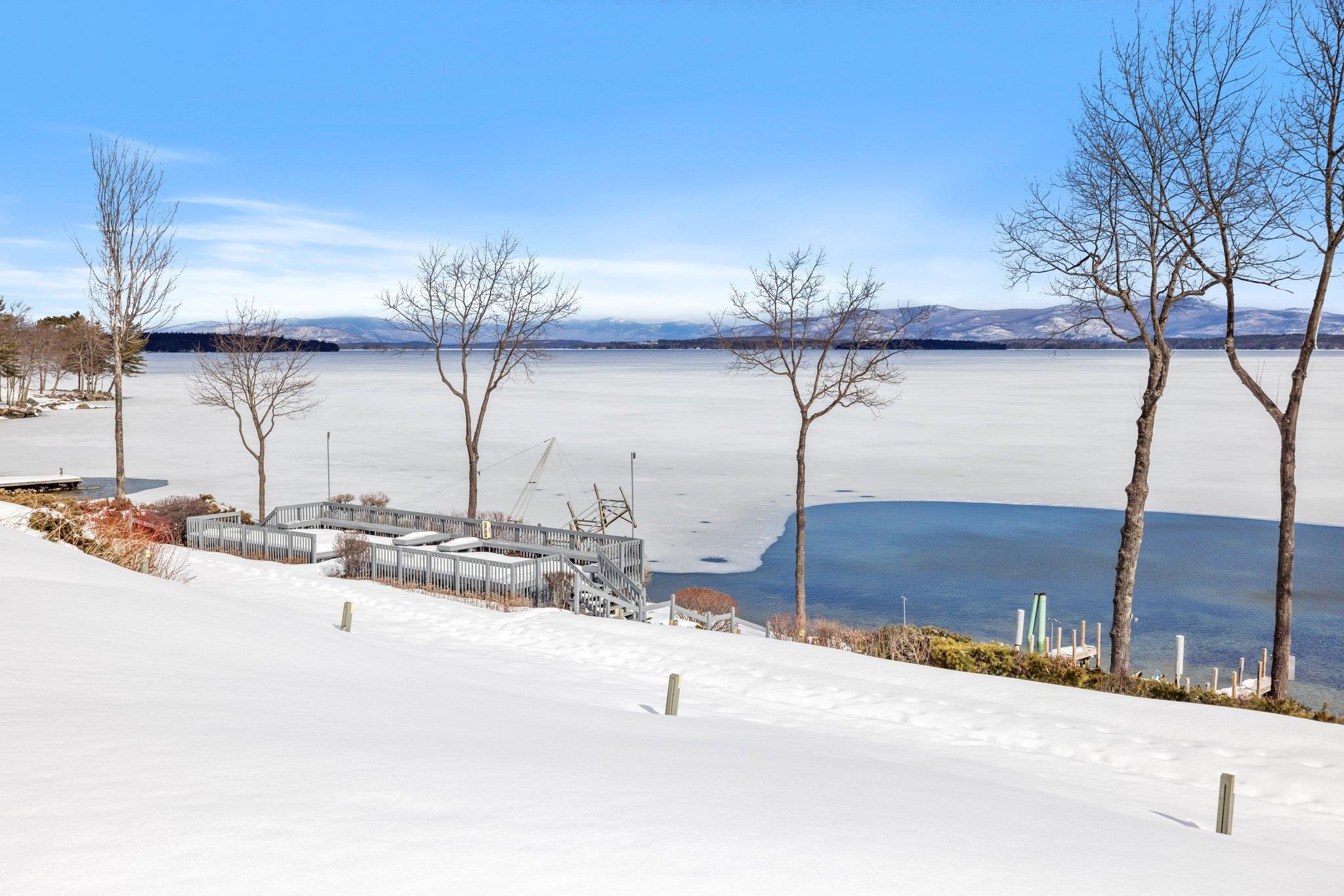 2696 Lake Shore Road Unit: 8
