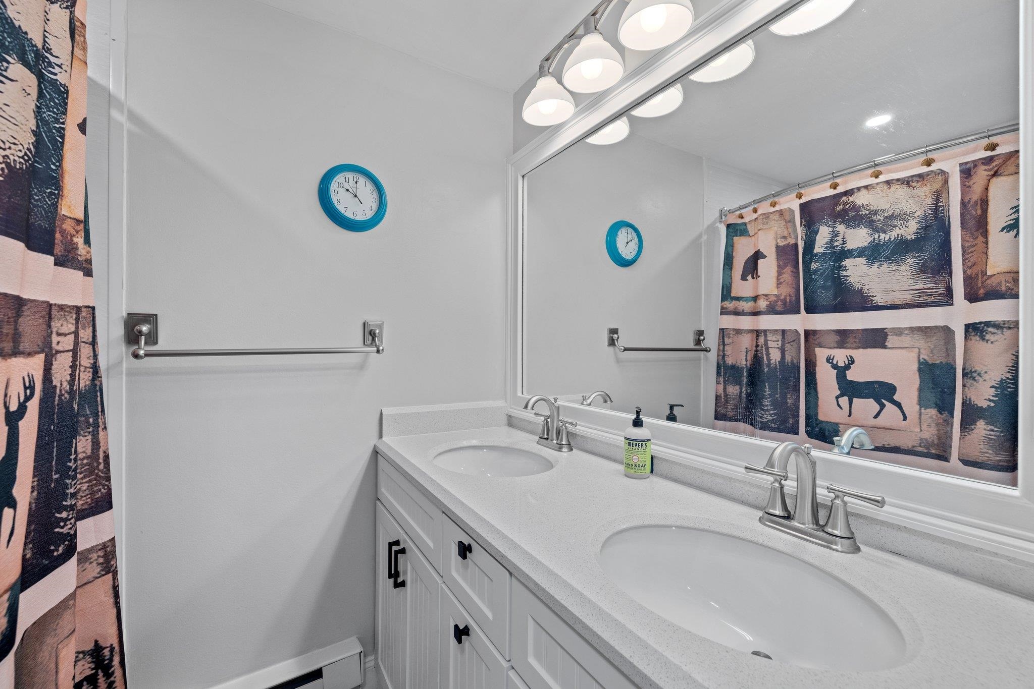 2696 Lake Shore Road Unit: 8