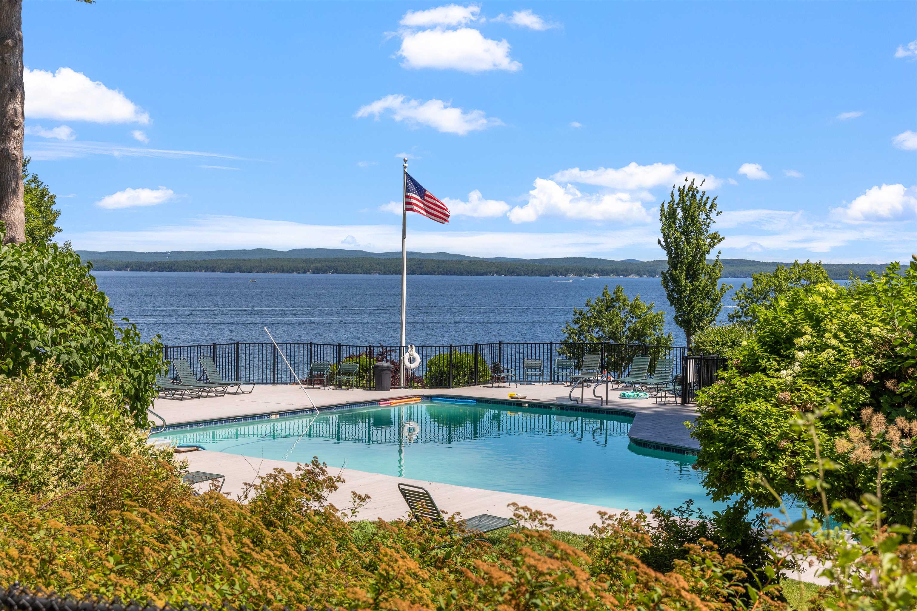 2696 Lake Shore Road Unit: 8