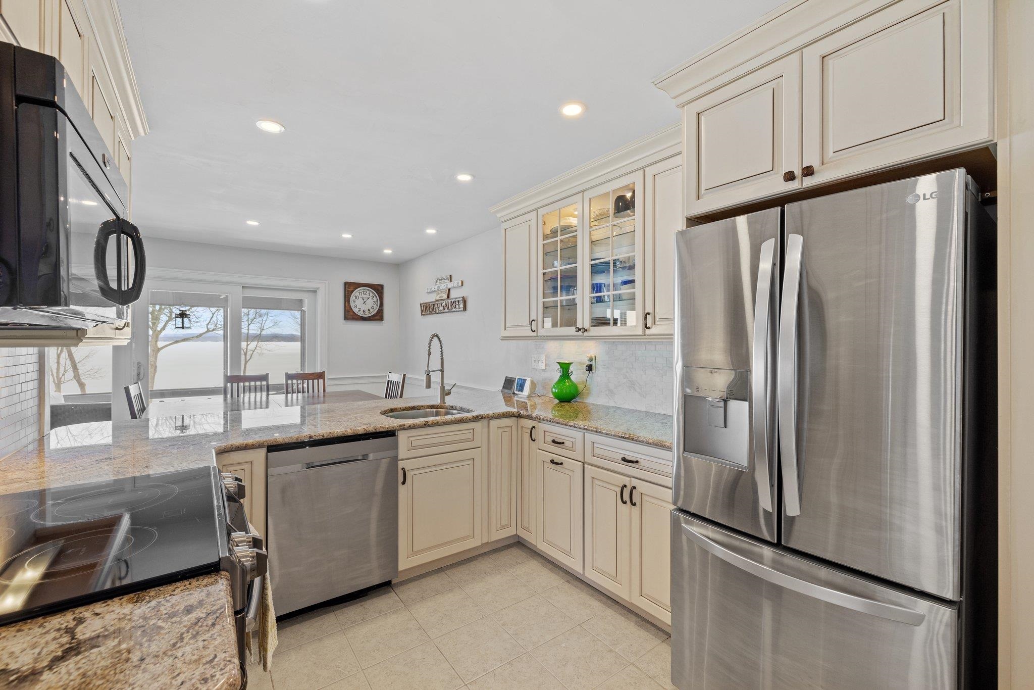2696 Lake Shore Road Unit: 8